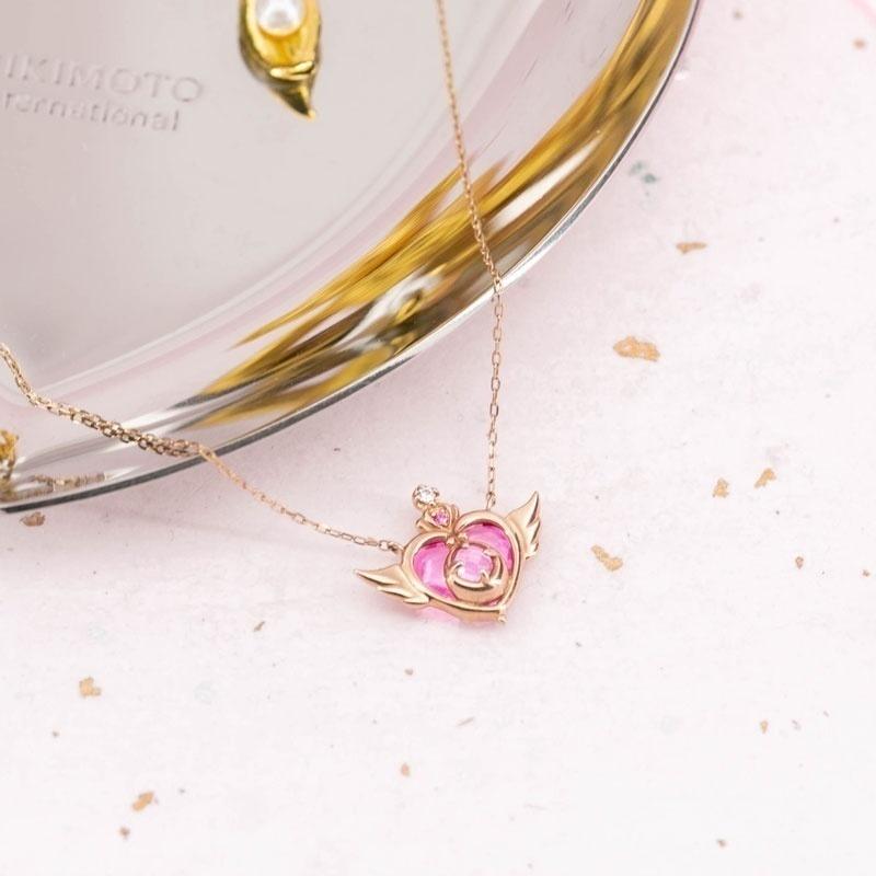 Sailor Moon formato de coração asas de anjo pingente colar cor rosa cristal coroa colar, aço inoxidável