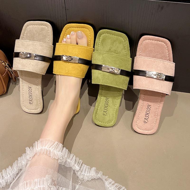 Retro square head flat bottom one-word flip shoes for women's summer wear new fashion with skirt beach cool slippers