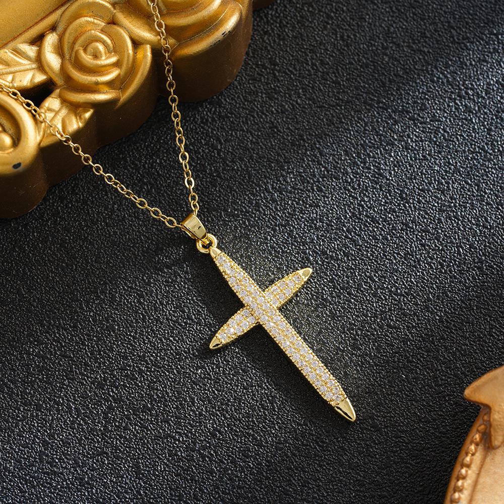 Gold-Plated Cross Pendant Necklace for Women – Durable Color, Stylish & Versatile Fashion Accessory.