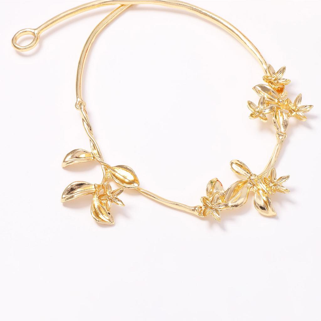 Golden Metal Floral Leaf Choker Necklace for Women Personality Flower Charm Necklaces Statement Jewelry Neck Accessories