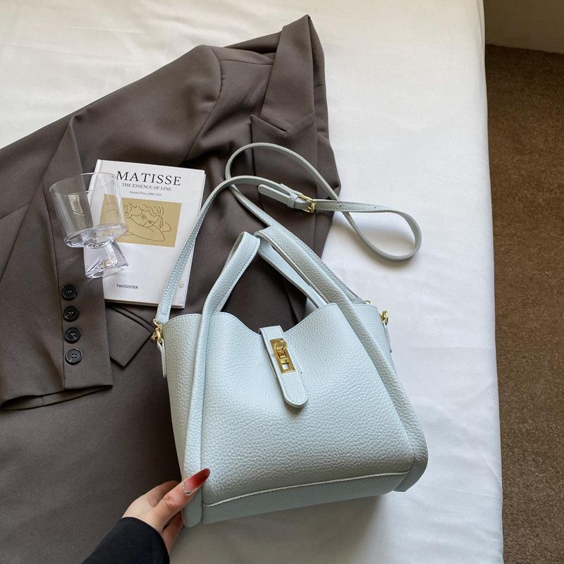 Women's Retro Fashion Bucket Bag - 2025 Autumn/Winter Vegetable Basket Handbag & High-End Niche Messenger Bag