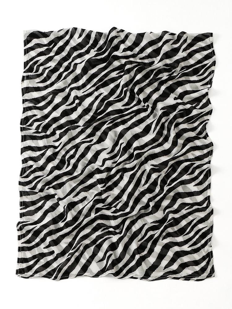 Elegant Women Retro Silk Scarf Leopard Zebra Print Wrap Shawl Lady Bandanas Hijab Beach Long Scarve Pareo Headscarf Fashion New