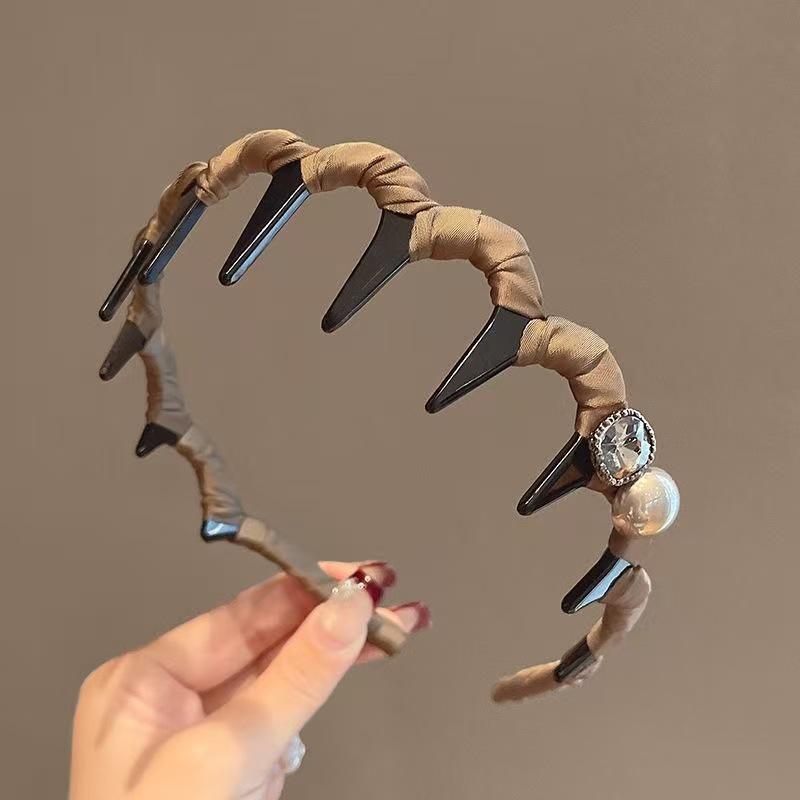 Luxury Rhinestone Star & Butterfly Non-Slip Headband for Women 2025 - Perfect for Outings and Hair Control