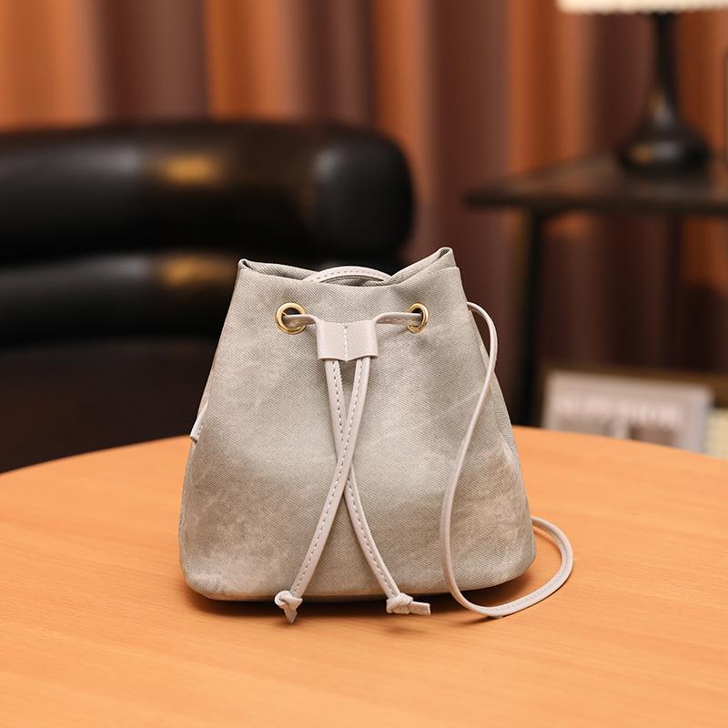 Trendy drawstring bundle bucket bag fashionable versatile leather large capacity shoulder messenger bag mobile phone bag