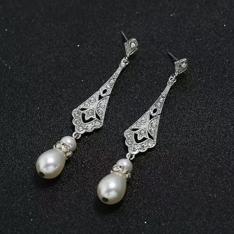 4 - Piece Fashion Pearl Tassel Earrings Necklace Bracelet Set Elegant Layered Jewelry Set