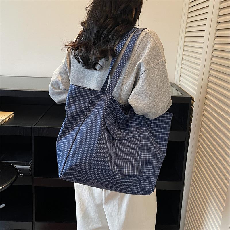 Casual Personality Large-capacity Bag Fashion Niche Design Shoulder Bag 2025 Autumn and Winter New Women's Tote Bag