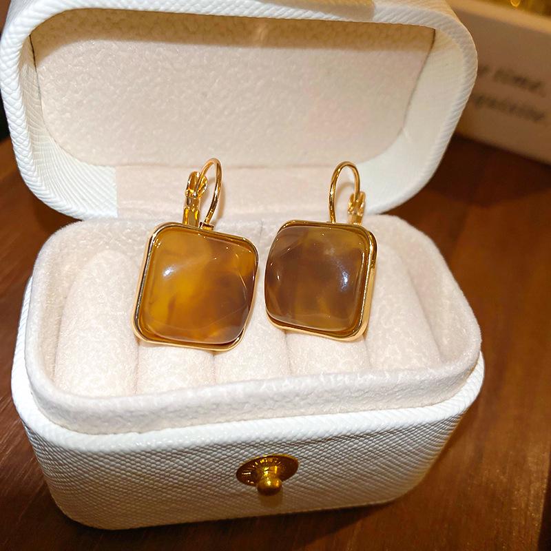 

Серьги-пусеты Maillard Silver Needle: Геометрические неровные серьги-пусеты из смолы для женщин