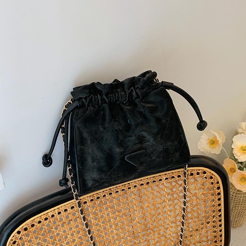 

Корейская версия Niche Fashion, плиссированная маленькая сумка на шнурке для женщин, летняя новая сумка через плечо для женщин, модная сумка-ведро