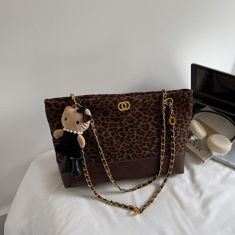 

Ретро дизайн цепочки 2025 осень новая простая повседневная сумка через плечо модная изысканная сумка-тоут для通勤 Without pendant темно-коричневого