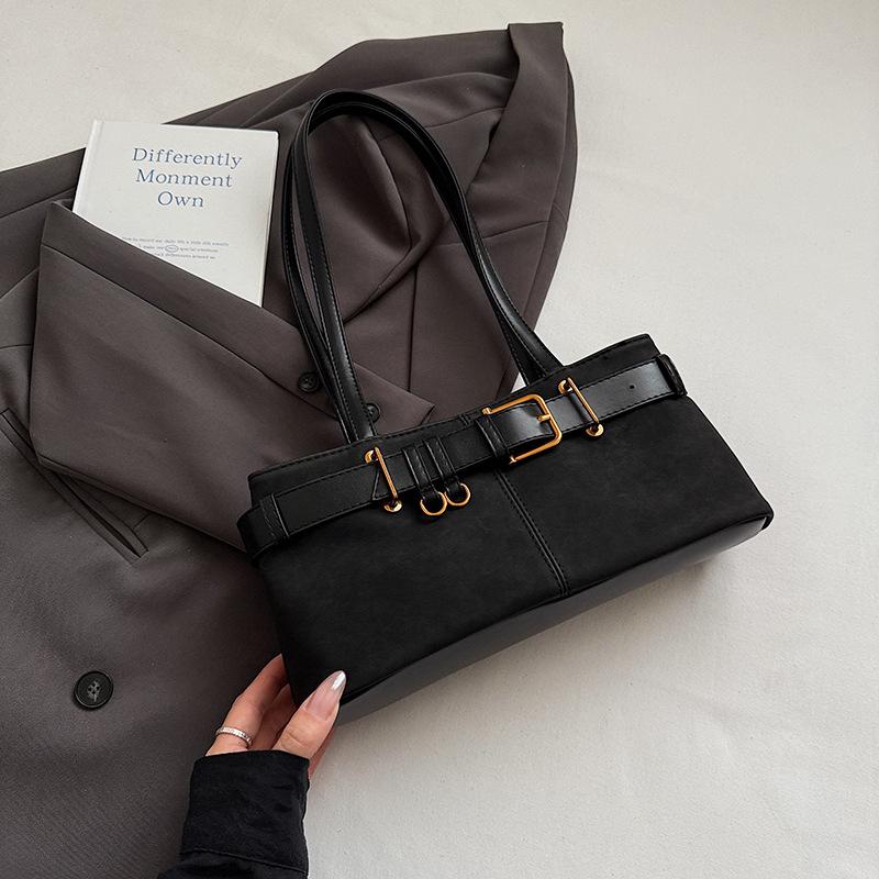 

Корейская версия нишевой сумки через плечо высокой ценности, зарубежная сумка для通勤 для женщин, женская модная сумка-подмышка тренд 2025 осень