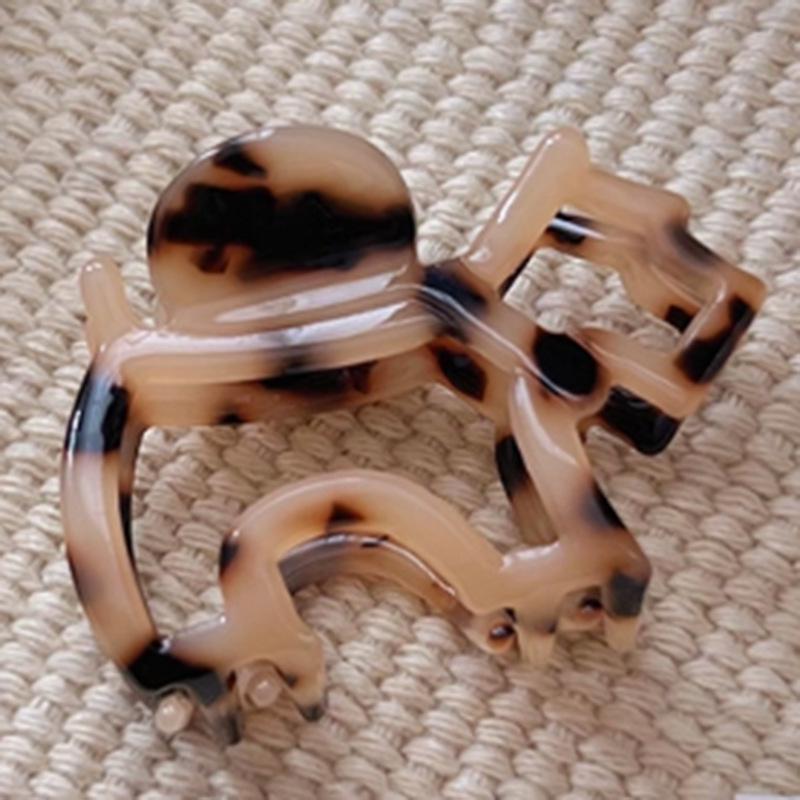 

Liu Yifei Style Acetate Small Dog Claw Clip for Women – Cute Half-Up Hair Accessory