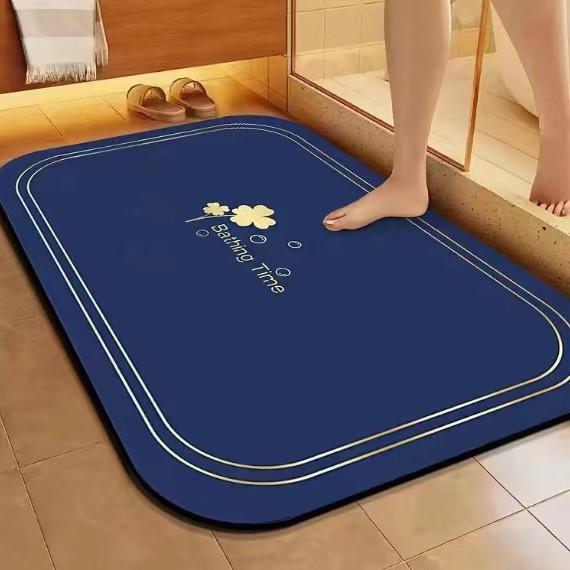 Simple Clover Diatom Mud Bathroom Mat: Water-Absorbent, Quick-Drying, Dirt-Resistant Door Mat (In Stock)