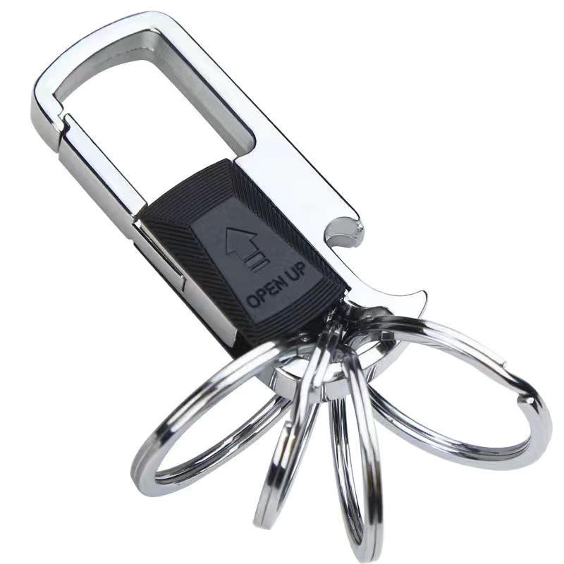 Pánská multifunkční klíčenka s klipem na opasek s push-pull mechanismem, více kroužky, přívěskem proti ztrátě a otvírákem na láhve.