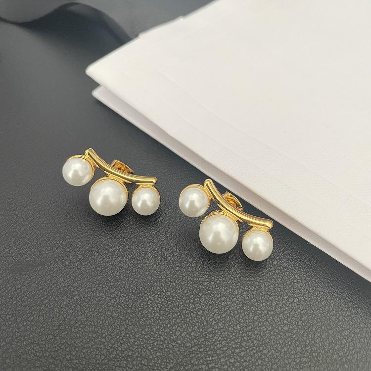 

1ПАРА Нишевые новые жемчужные серьги простые индивидуальные стильные модные маленькие женские серьги в стиле темперамента