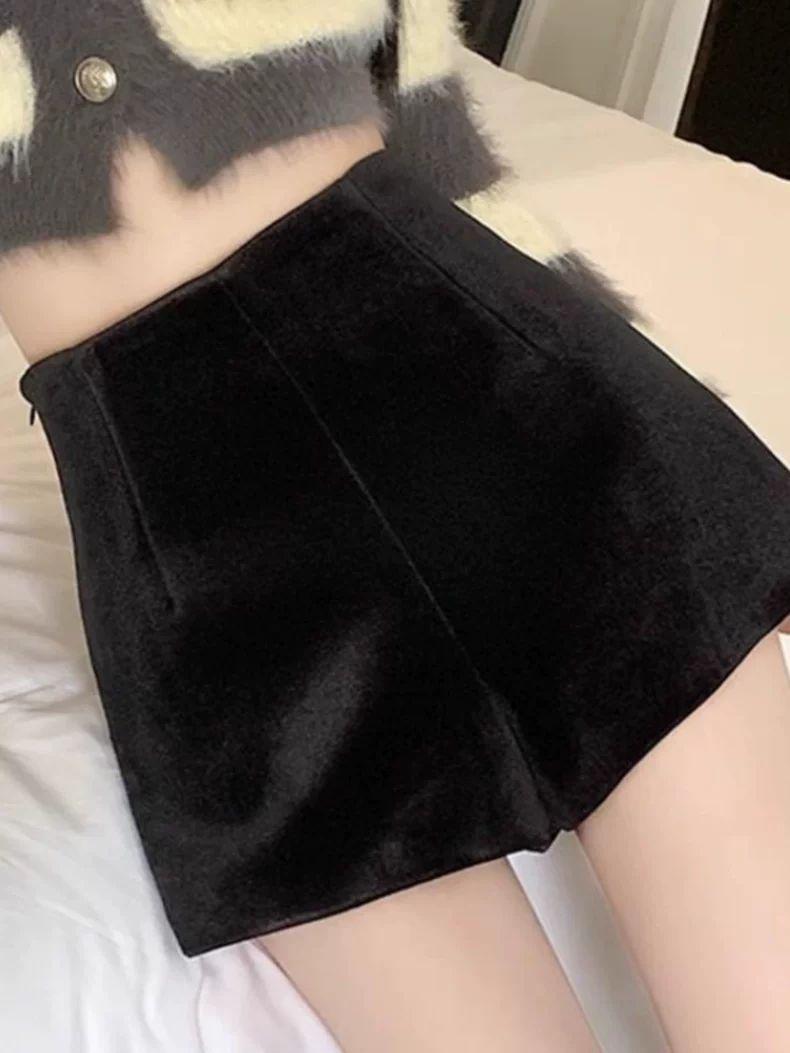 Women s Petite High-Waist Black Velvet Shorts - Autumn/Winter 2025 Collection M чёрный