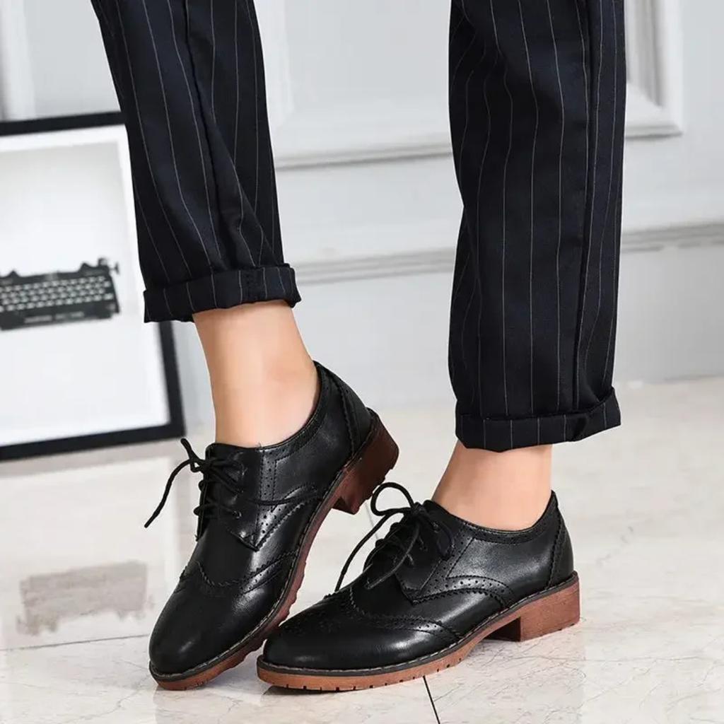 British Style Single Shoes for Women 2025 College Style Carved Rough Heeled Leather Shoes with Student Straps Oxford Shoes