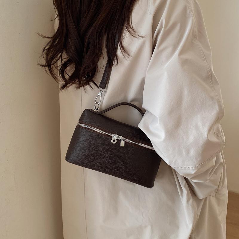 Niche fashion portable small square bag women's new simple texture commuter shoulder messenger bag