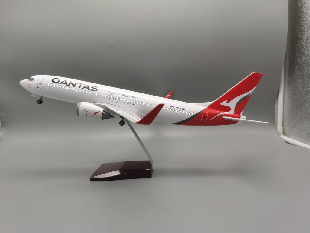 Scale 737 B737 47cm Australia Qantas Airlines Plane Model Resin Diecast Airplane Display Gifts Collection Aircraft Model Collect