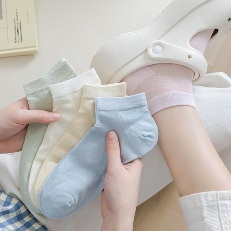 Women's Summer Thin Sweat Absorbing Breathable Moon Boneless Short Tube Socks