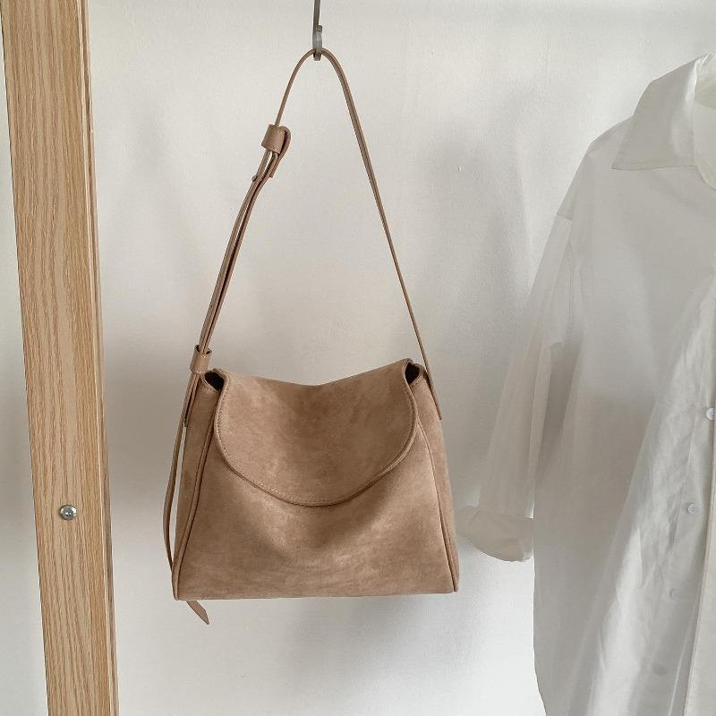 

Niche suede bag retro clamshell autumn and winter new small square bag women s solid color versatile portable shoulder bag абрикосовый