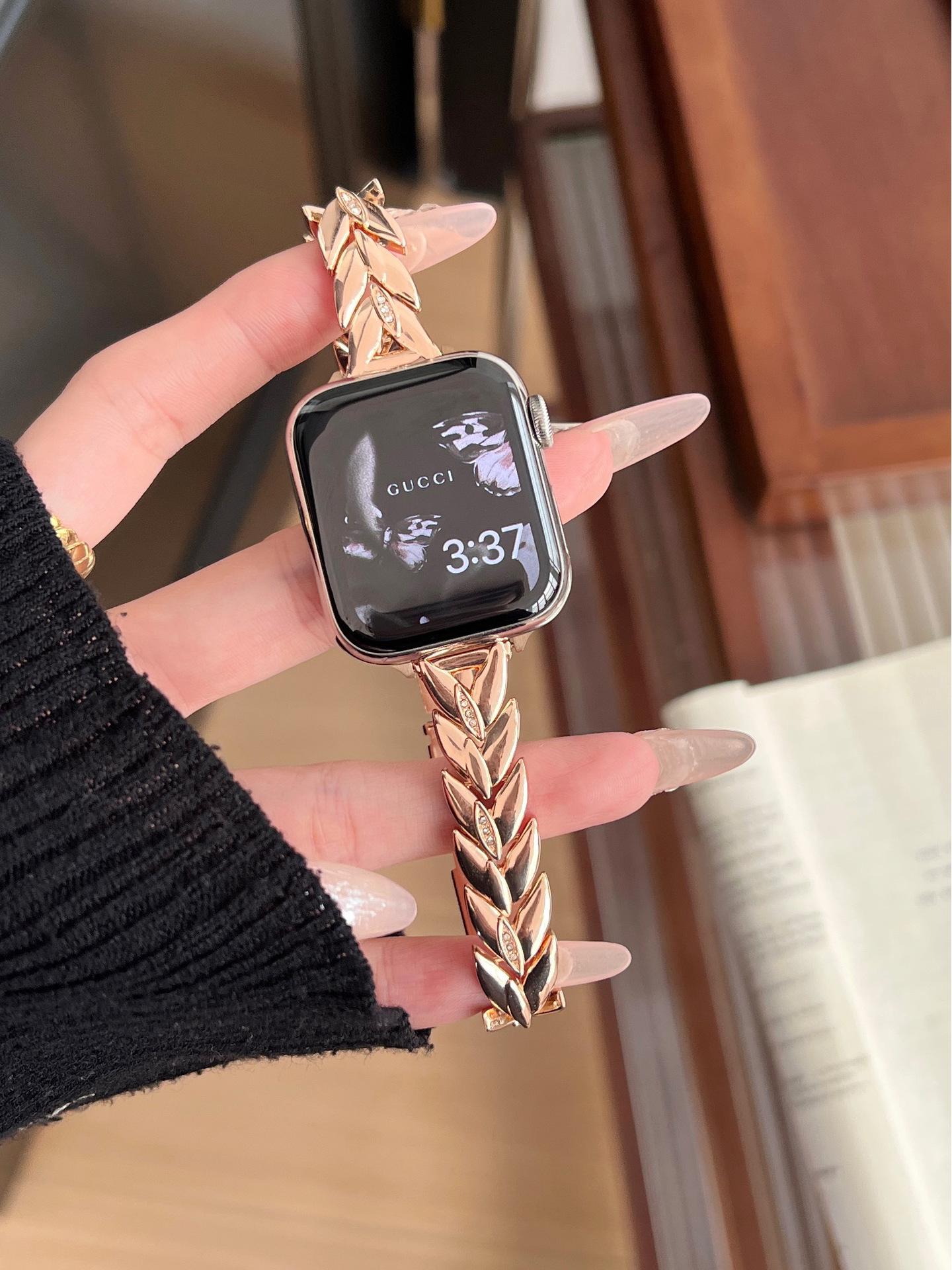 

Металевий ремінець з дрібними діамантами у формі колоска пшениці для Apple Watch - Стильний модний ремінець 38/40/41/42 mm (S10) рожевий колір золота