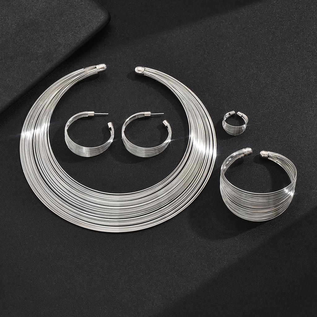 Perdėtas kilpos formos daugiasluoksnis apykaklės rinkinys