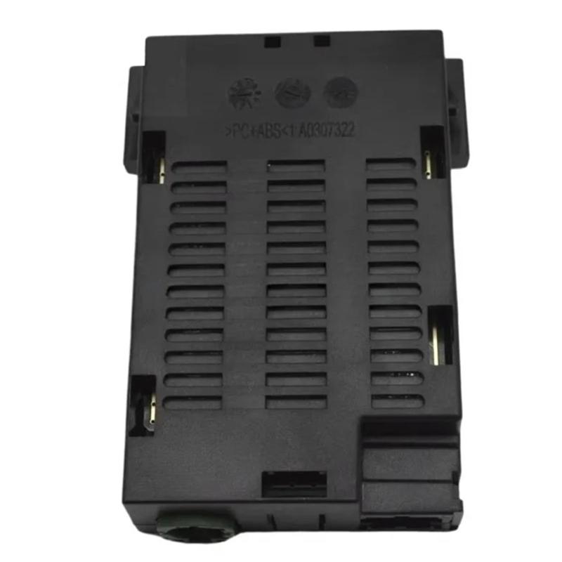 Multiple Device Vehicle Charging Port Socket With Intelligent Recognition 2.4A Fast Charging Ergonomic Design3GB035736