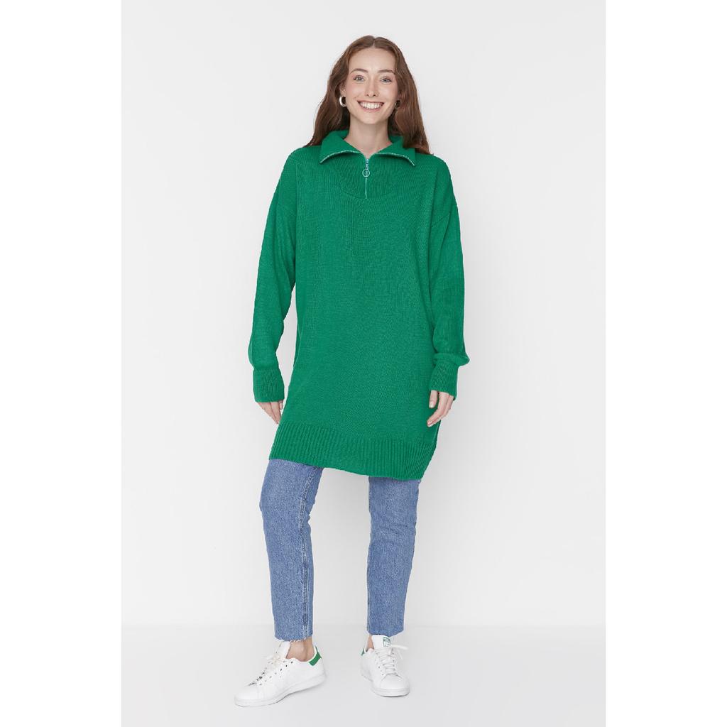Grüner Strickpullover mit hohem Kragen und Reißverschluss Tctaw23kz00111