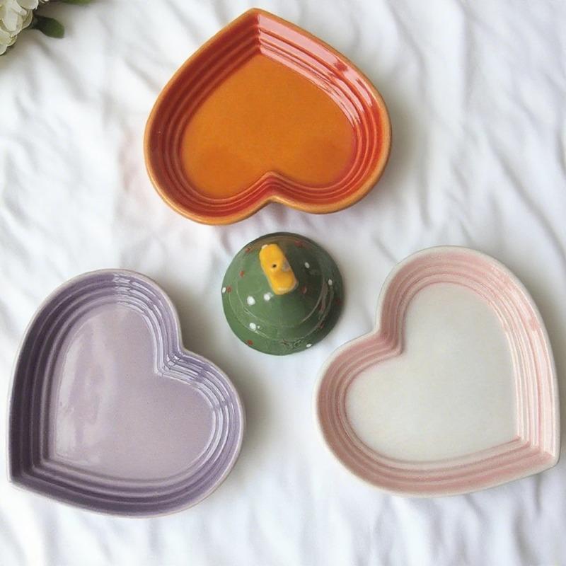 Gradient Heart-shaped Ceramic Pet Bowl, Anti-Vomiting Stress-Free, 12cm Underglaze Color Cat Bowl Dog Bowl-creative Pet Bowl