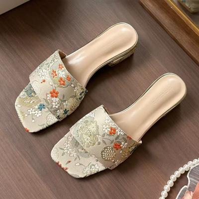 Women's Summer New Ethnic Style Low Heel Slippers Open Toe Soft Sole Non Slip Outdoor Slippers Fashionable Block Heel Sandals