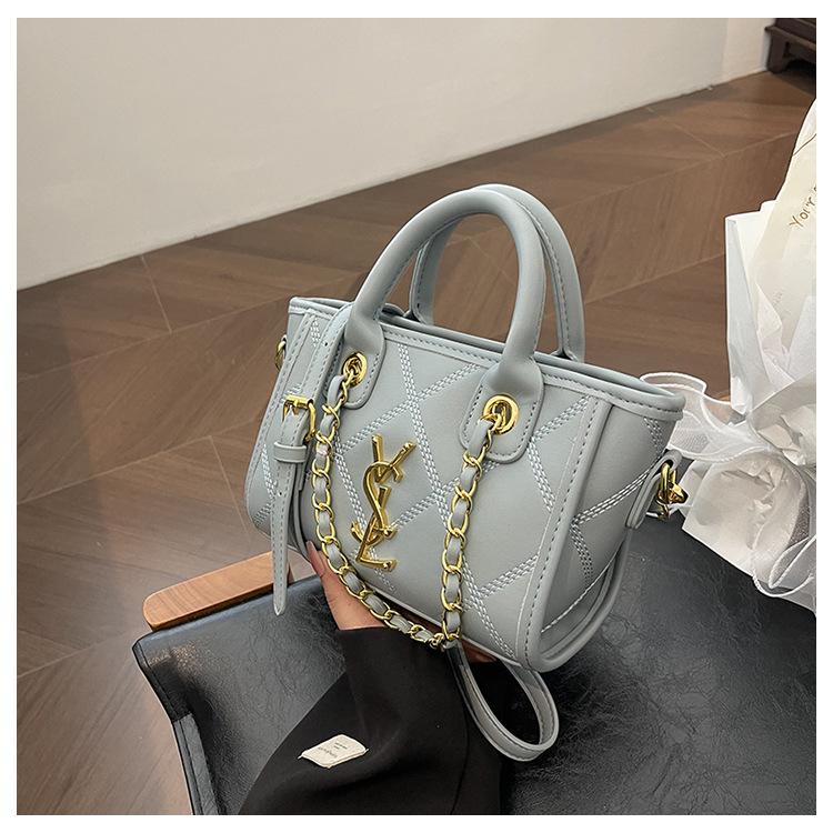 

Хорошее качество, хорошее качество изготовления, хороший внешний вид, портативная косая женская сумка на одно плечо, сумка-тоут, новая модель 2025 года.