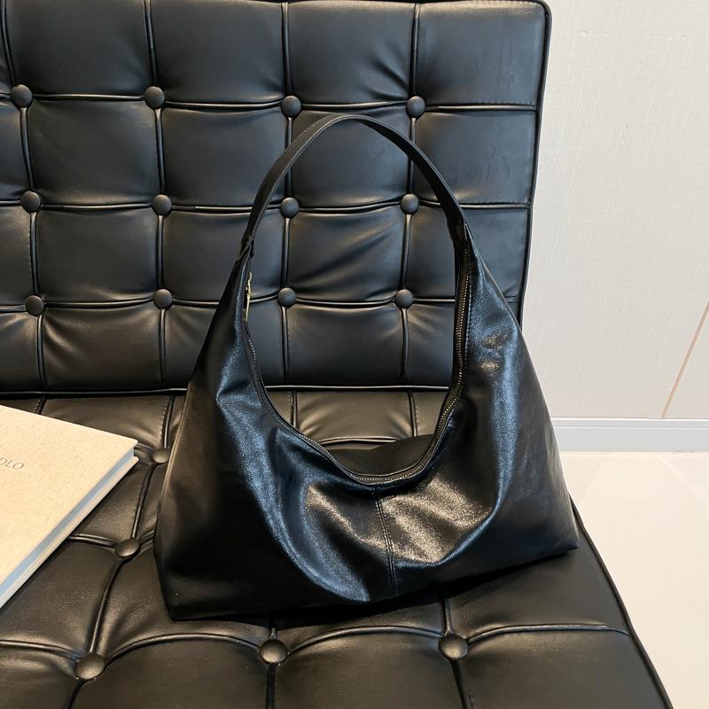 

Большая вместимость, однотонная, простая, повседневная, 2024, новая, с текстурой в стиле ретро, мягкая, переносная сумка через плечо подмышкой чёрный