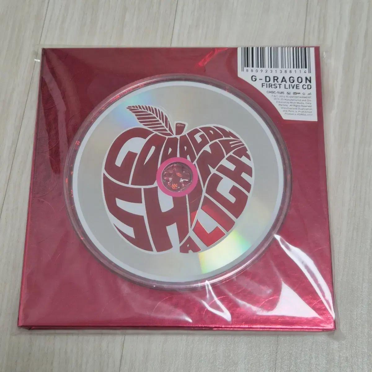 

Первый сольный концерт G-Dragon на CD и набор книги о создании