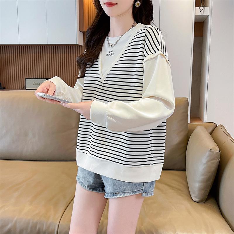 Early autumn small sweater women's spring and autumn 2026 new loose large size fake two-piece striped splicing top jacket