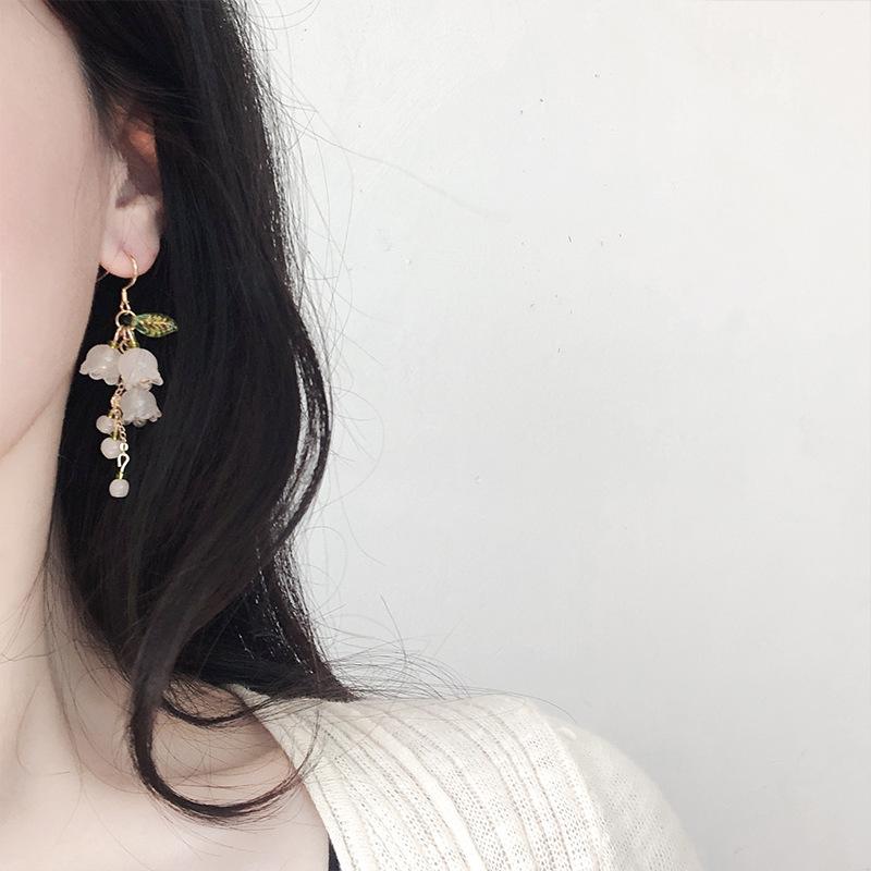 New Sweet Temperament Small Fresh Bamboo White Lily Of The Valley Flower Earrings Elegant And Gentle Asymmetric Earrings
