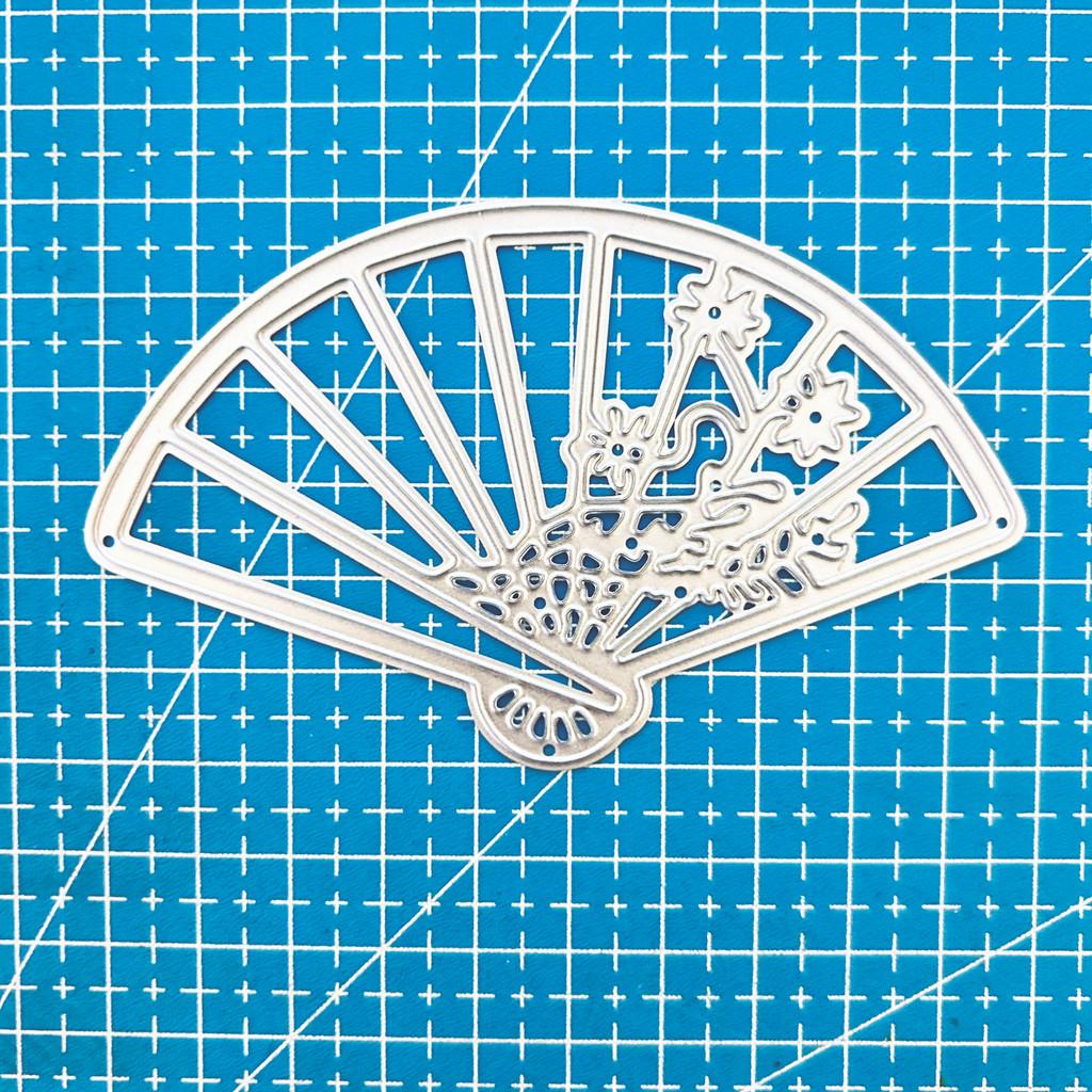 

Fan Metal Cutting Dies Stencil for DIY Scrapbooking Photo Album Embossing Paper Cards Crafts Diecuts dies серебряный