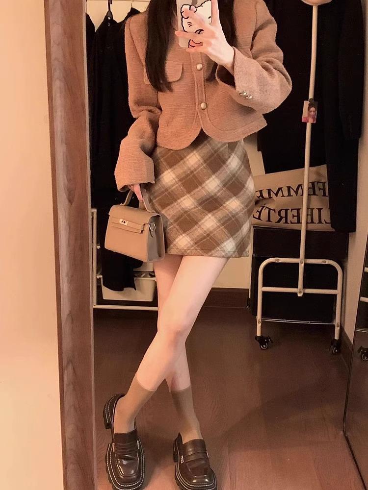 2024 Korean Style Women's High Waist Plaid Wool Midi Skirt - Plus Size, Slimming A-Line, Autumn/Winter Collection.