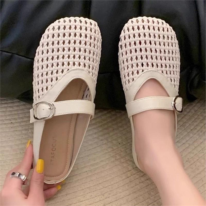 Flat Bottomed Woven Hollowed Out Boken Slippers for Women, Fashionable and Stylish for Outdoor Wear, Cool Slippers with Belt Buckles and Toe Caps