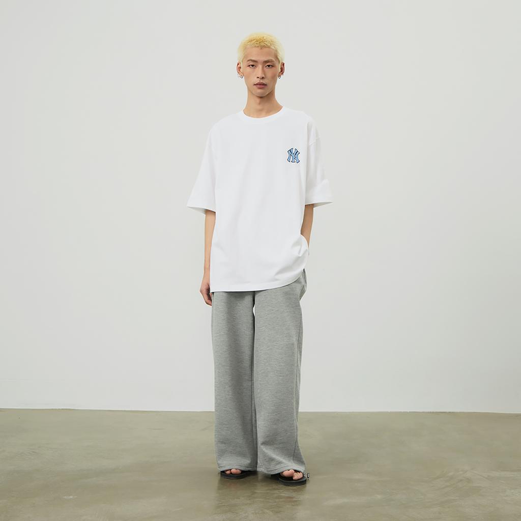 New MLB MONOGRAM Collection New York Yankees T Shirt Unisex Ivory 3ATSM0343-50IVS