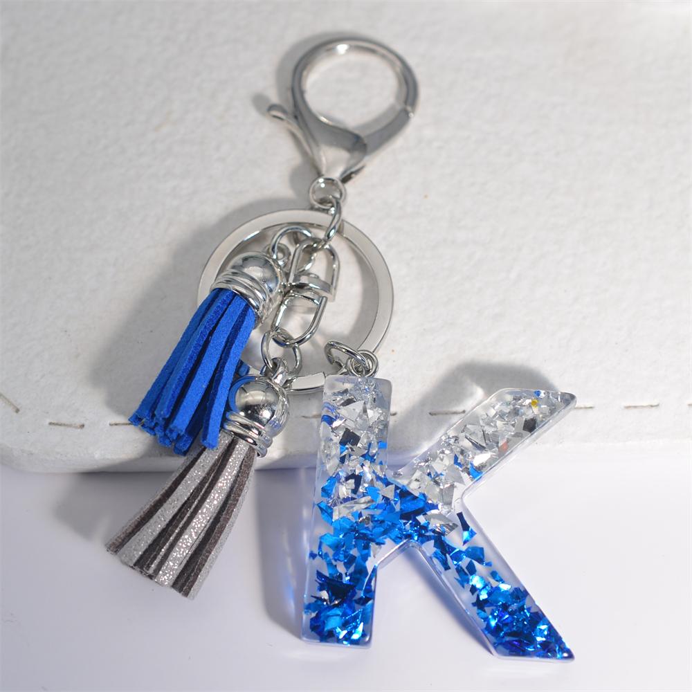 Креативные брелки из смолы с 26 буквами и кисточками — фото 18