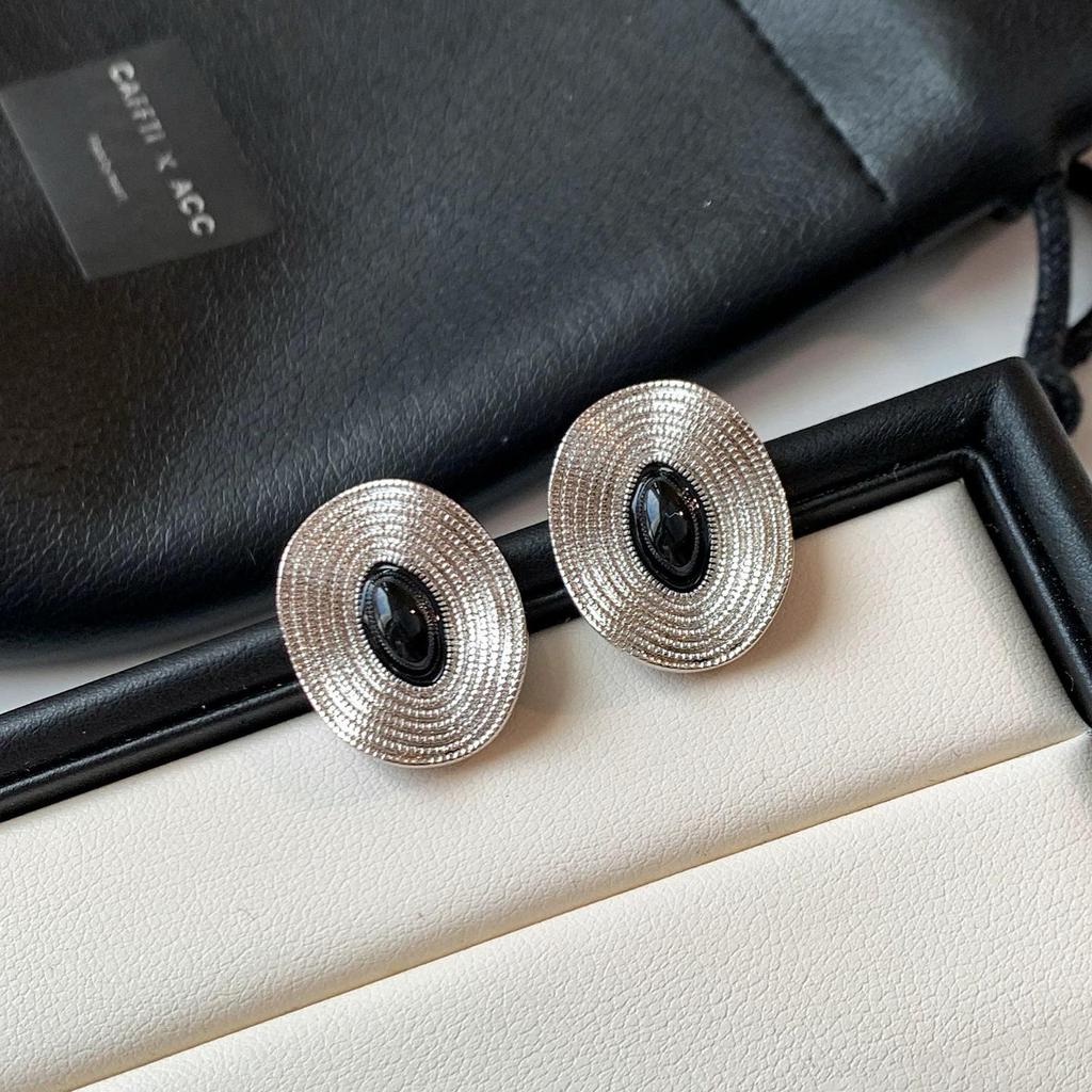 Vintage Irregular Round Stud Earrings for Women – Elegant and Luxurious Design