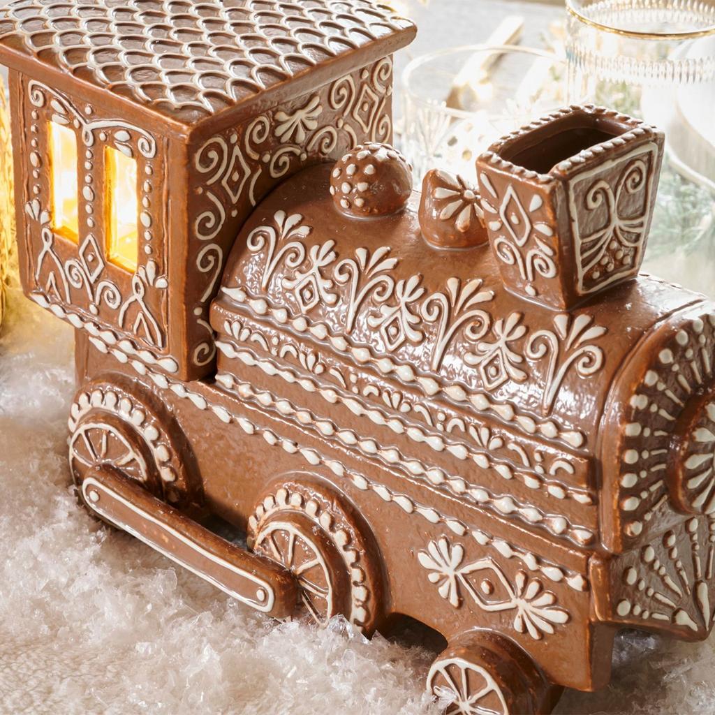 Christmas Table Decoration Hollow Gingerbread House Winter Holiday Table Decoration Warm Led Lights Holiday Gift