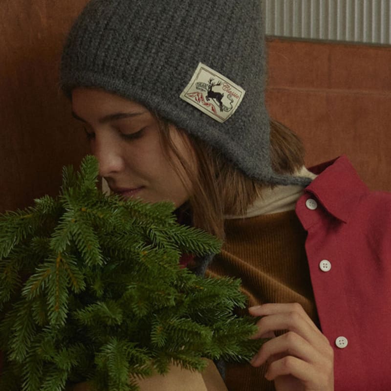 

ДОРОГАЯ МОЯ ОЛЕНЬЯ ШАПКА-УШАНКА (УГОЛЬ) Charcoal