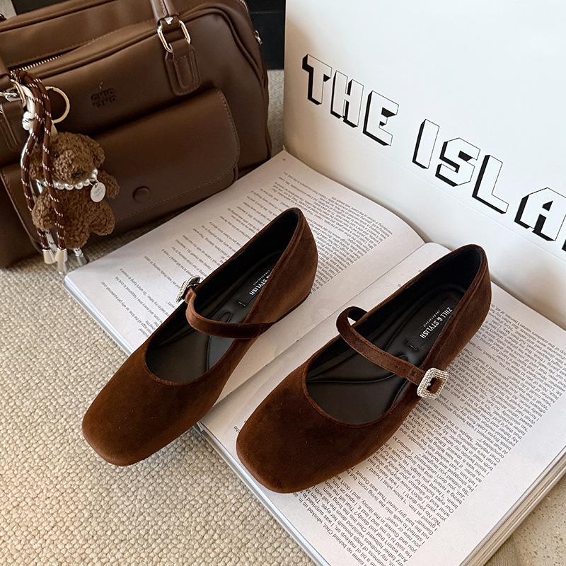 

Spring fashionable single shoes suede commuting versatile word with buckle plus fat widening large size women s shoes 45 коричневий