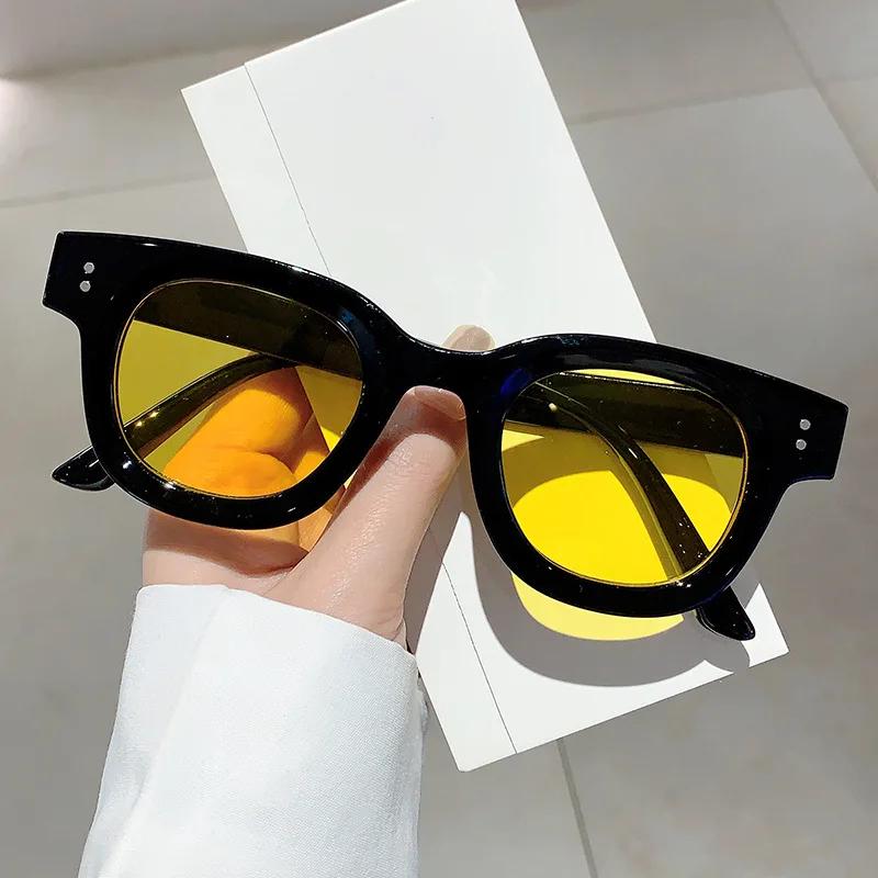 Vintage Trendy Square Sunglasses Women For Men Luxury Brand Designer Sun Glasses Punk Popular Classic Rivet Outdoor Shades