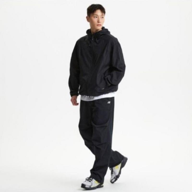 New Balance Uni Lightweight Windbreaker Nbnagco203 19
