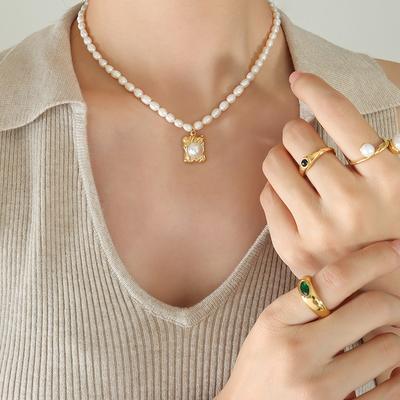 French Retro Personality Irregular Square Pendant Inlaid With Imitation Pearls Gentle And Pleasant Freshwater Pearl Necklace