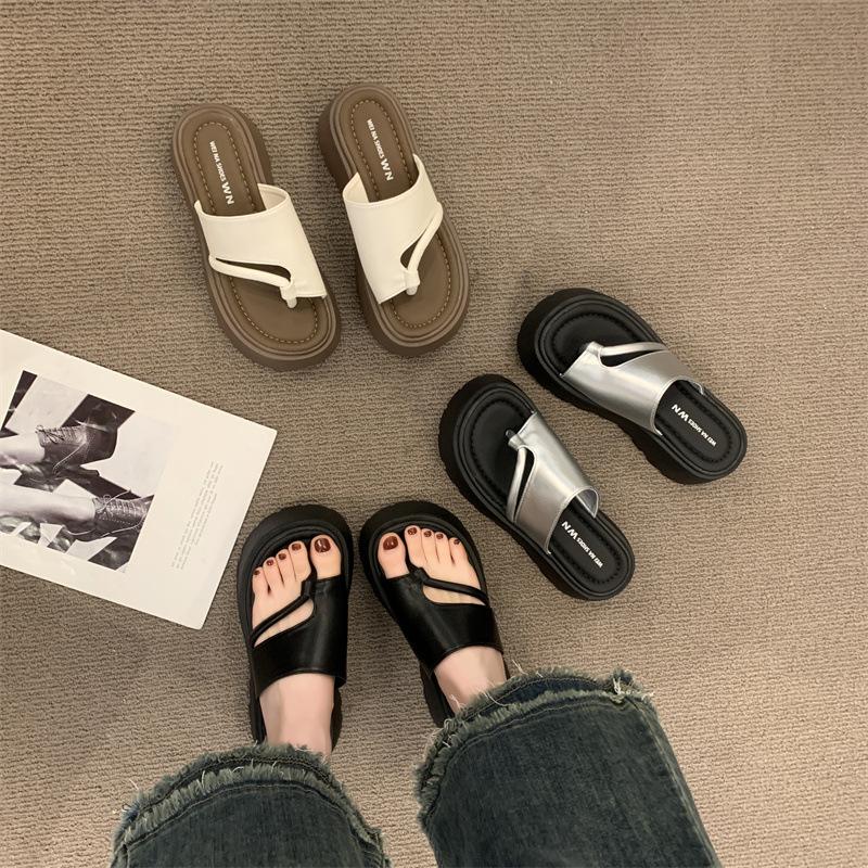 2025 summer new French niche thick-soled outer slippers women's casual with skirt beach cover toe flat women's shoes
