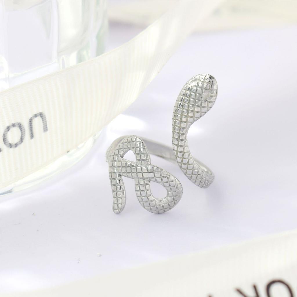 18K Gold-Plated Long Snake-Shaped Titanium Steel Ring Female, Hip-Hop Punk Style Opening Adjustable Ring