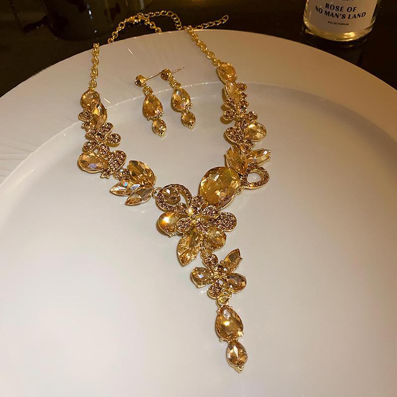 "High-End Luxury Drop Necklace and Earrings Set - European and American Niche Versatile Jewelry"
